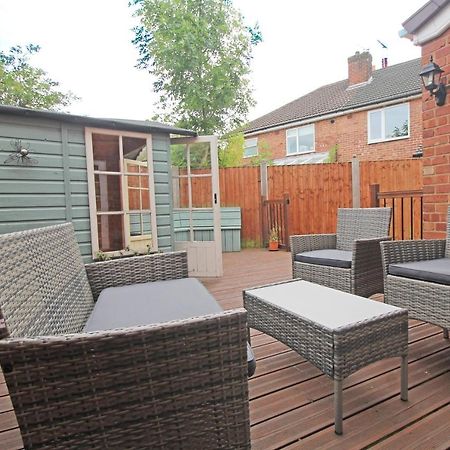 Queens Road - Luxury Spacious Home In Chester Christleton Kültér fotó