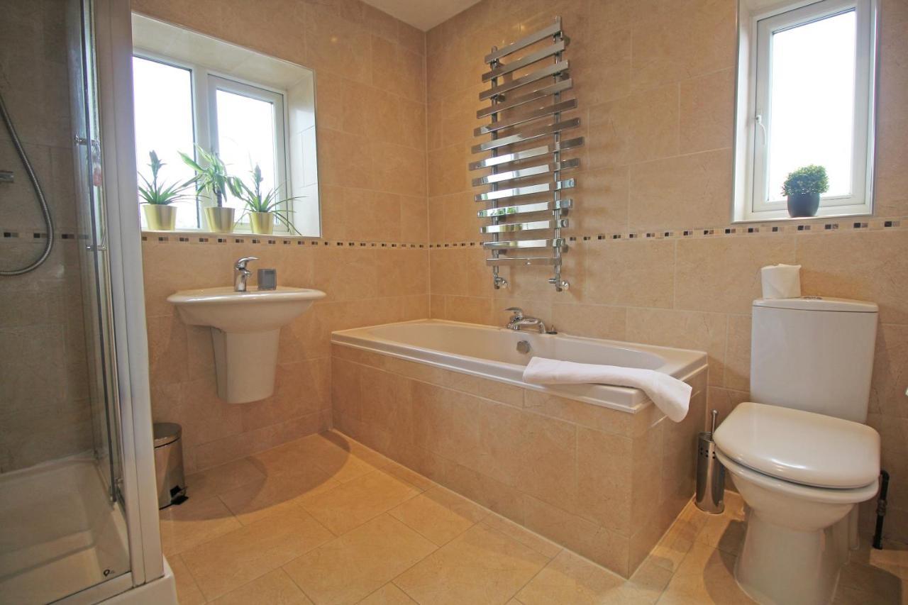 Queens Road - Luxury Spacious Home In Chester Christleton Kültér fotó