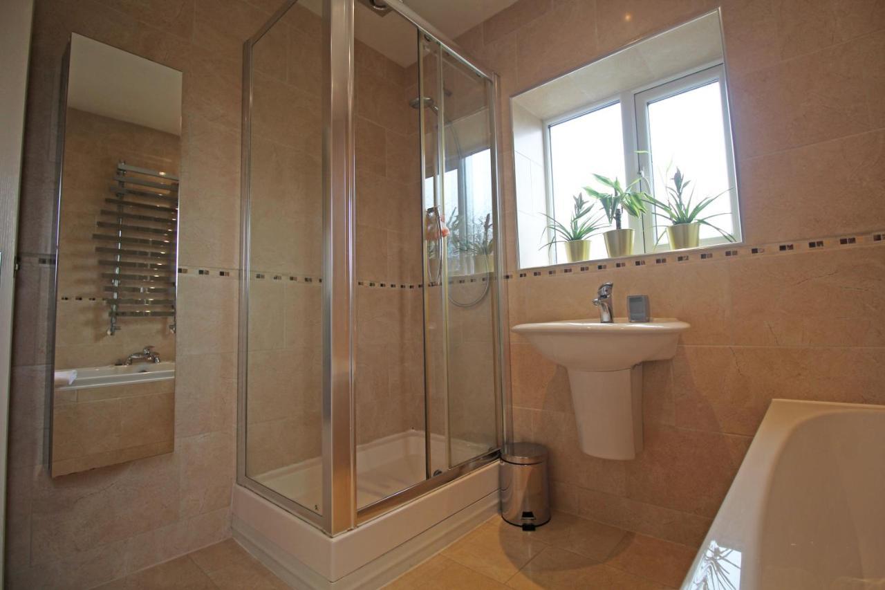 Queens Road - Luxury Spacious Home In Chester Christleton Kültér fotó