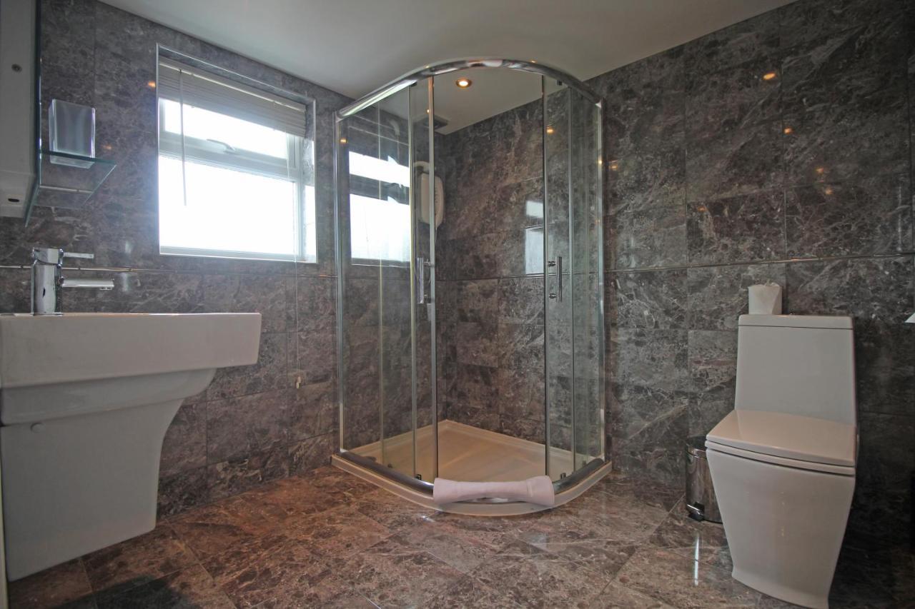 Queens Road - Luxury Spacious Home In Chester Christleton Kültér fotó