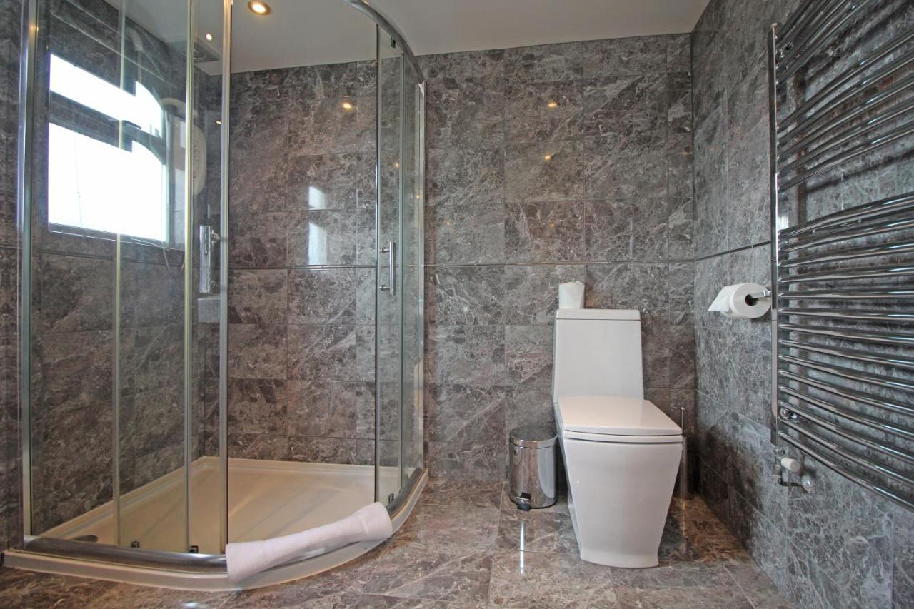 Queens Road - Luxury Spacious Home In Chester Christleton Kültér fotó