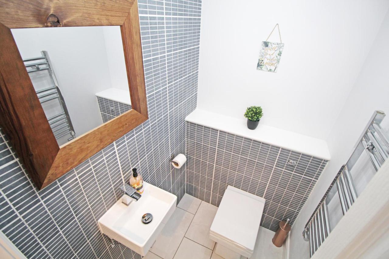 Queens Road - Luxury Spacious Home In Chester Christleton Kültér fotó