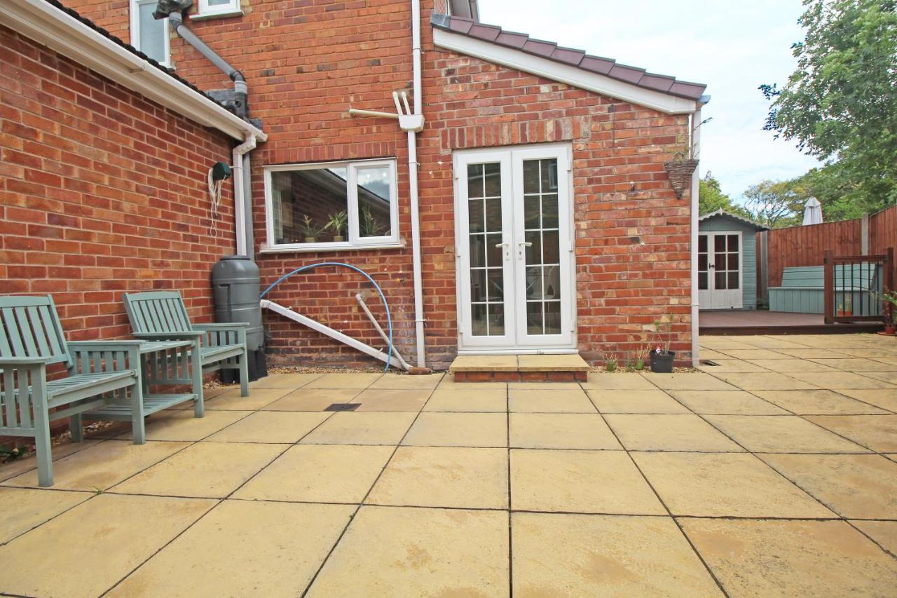 Queens Road - Luxury Spacious Home In Chester Christleton Kültér fotó