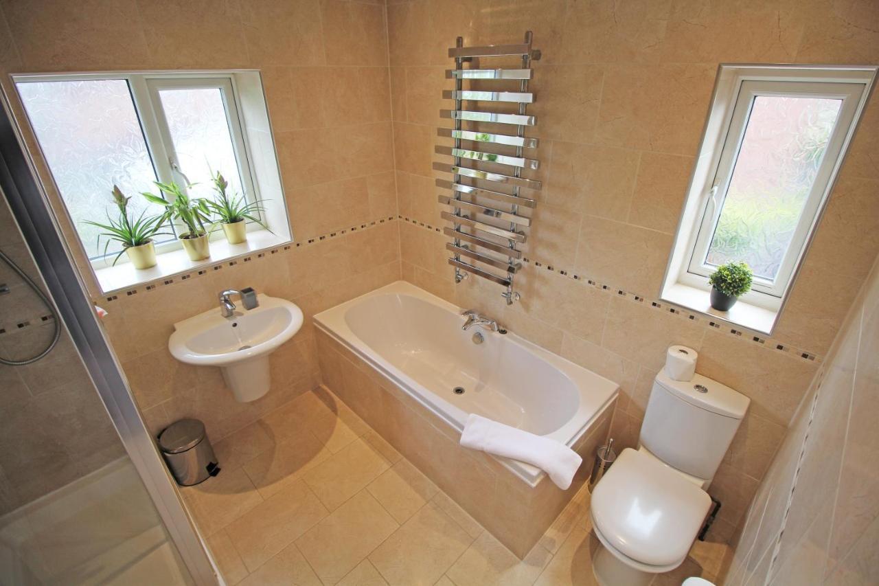 Queens Road - Luxury Spacious Home In Chester Christleton Kültér fotó