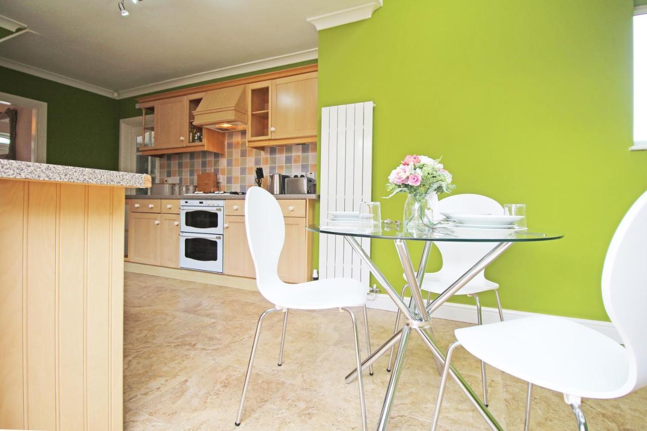 Queens Road - Luxury Spacious Home In Chester Christleton Kültér fotó