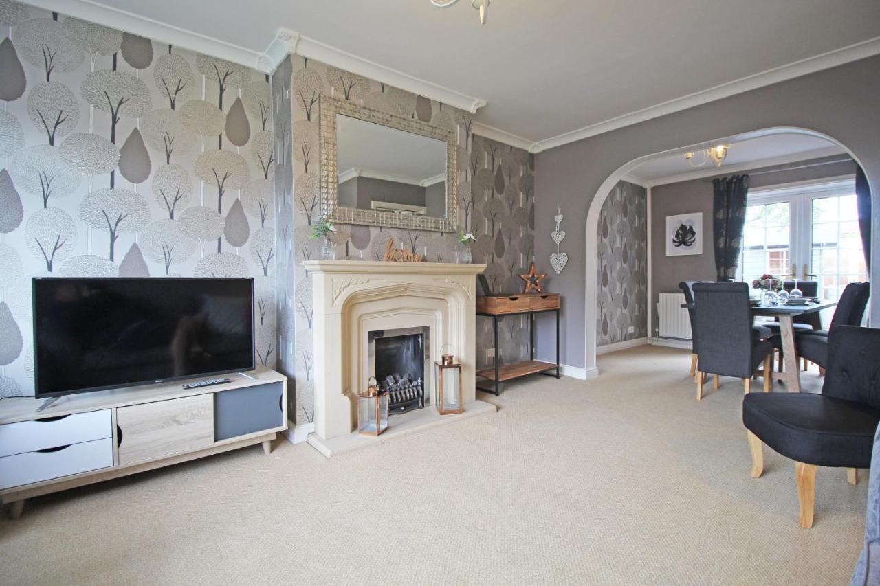 Queens Road - Luxury Spacious Home In Chester Christleton Kültér fotó